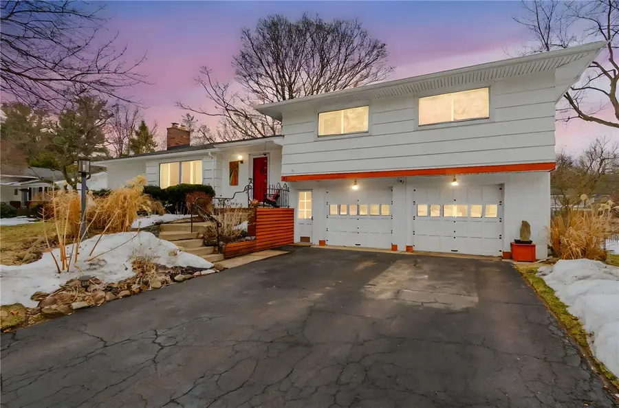 51 Oak Manor Lane, Pittsford, NY 14534 - #3