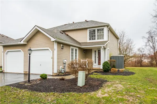 7 Camberley Place, Penfield, NY 14526