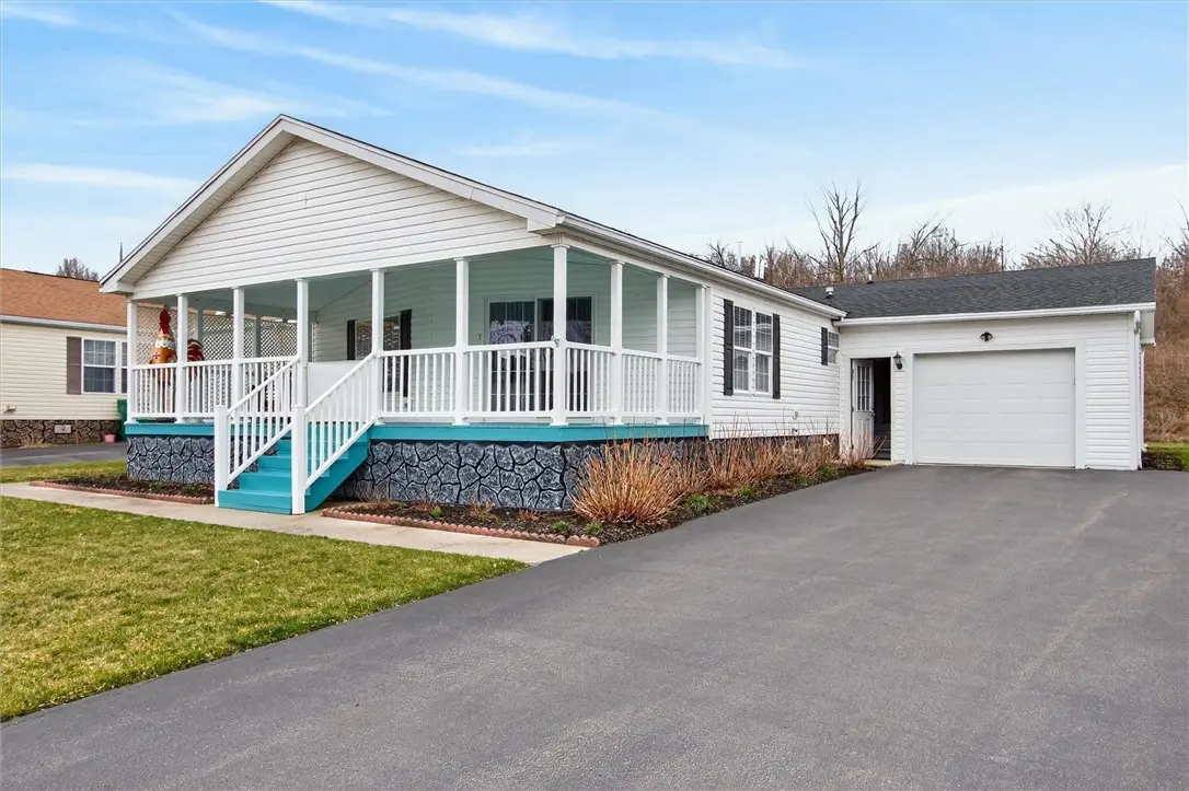 4272 Canalside Dr, Palmyra, NY 14522 - #1