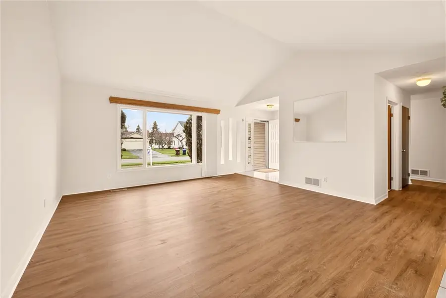 812 Whistlers Cove Lane, Rochester, NY 14612 - #2