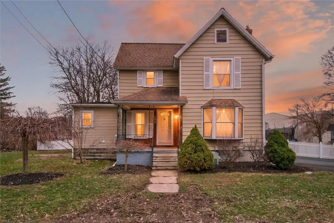 209 Cooper St, Newark, NY 14513 - #1