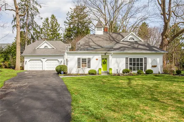 1 Stonegate Lane, Pittsford, NY 14534