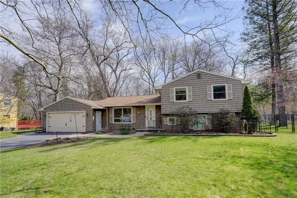 40 Smallwood Drive, Pittsford, NY 14534