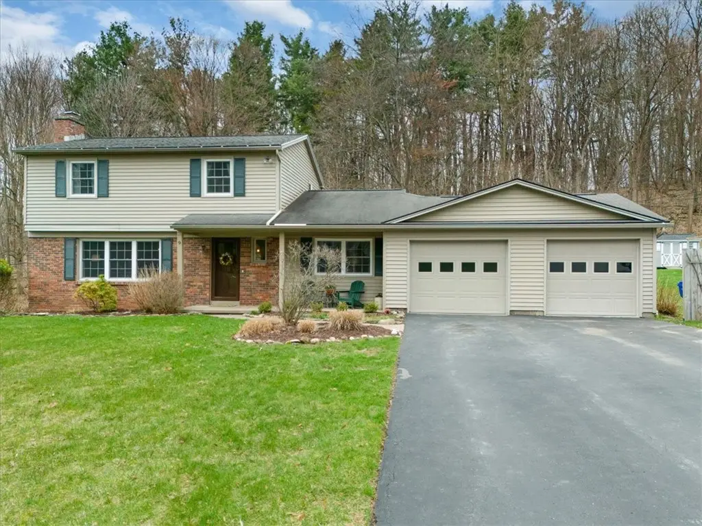 9 Country Corner Lane, Fairport, NY 14450 - #1