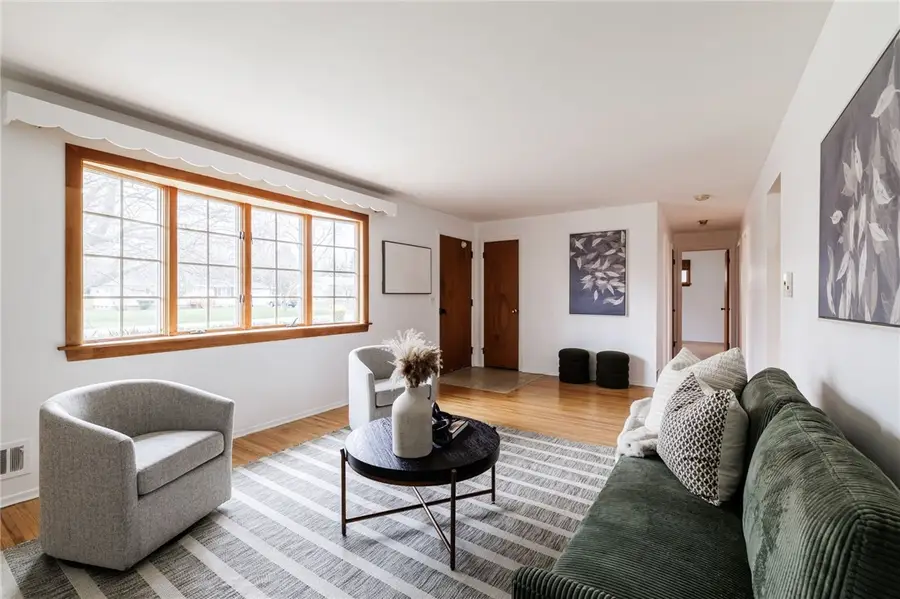 41 Fox Chapel Road, Pittsford, NY 14534 - #2