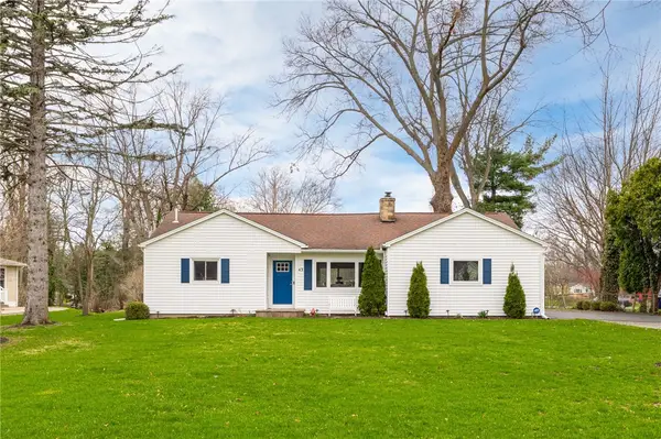 43 Lochnavar Parkway, Pittsford, NY 14534