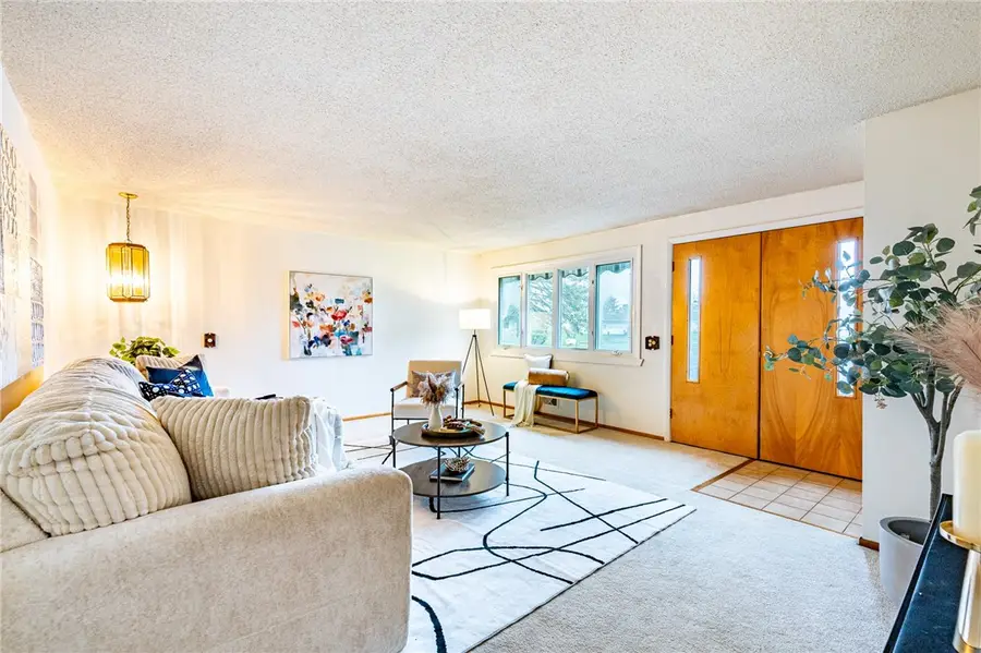 40 Carlsam Circle E, Rochester, NY 14609 - #2