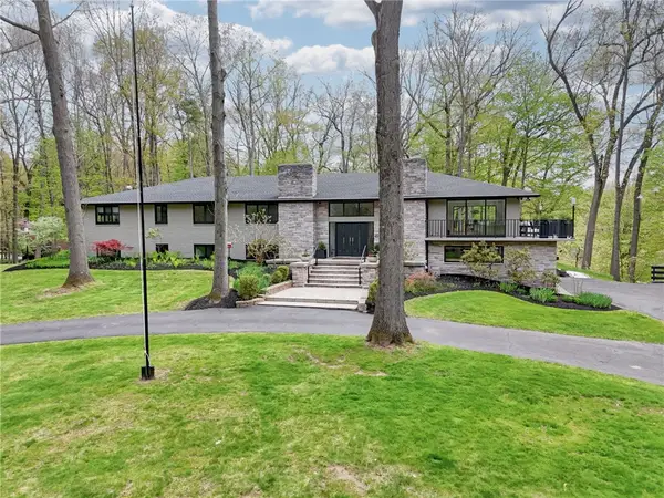 22 Lake Lacoma Drive, Pittsford, NY 14534