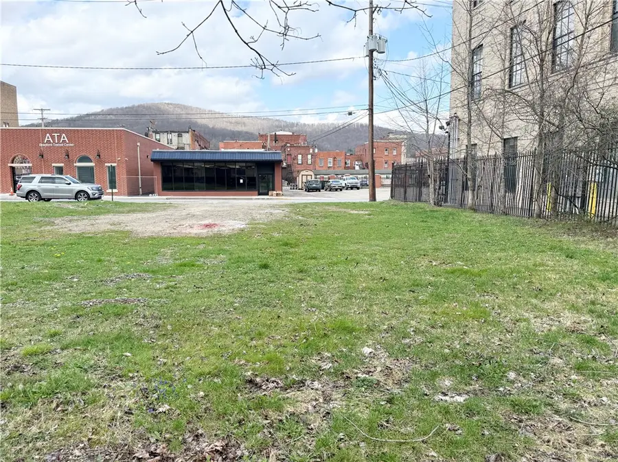 22 E Corydon Street, Bradford, PA 16701 - #3