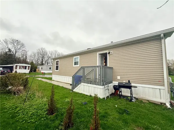 109 E Canyon Drive, Hamburg, NY 14075