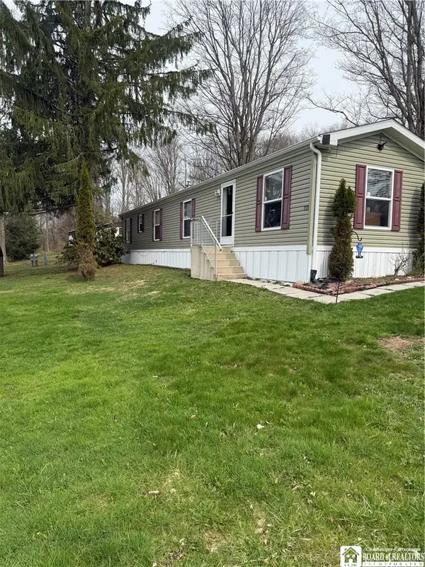 108 Circle Greenhurst Village Dr., Jamestown, NY 14701