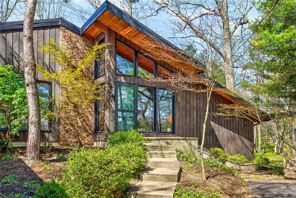 1 Lacoma Lane, Pittsford, NY 14534