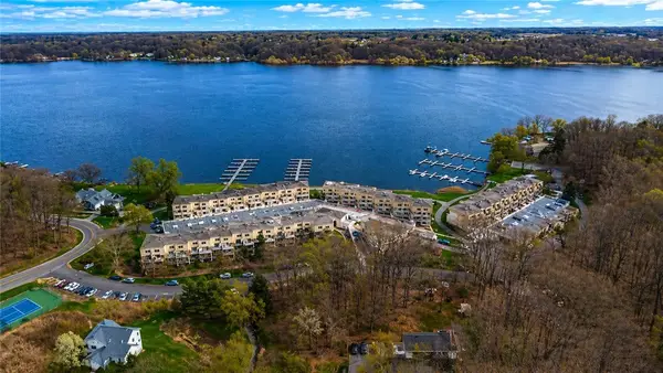 261 Bay Village Drive, Rochester, NY 14609