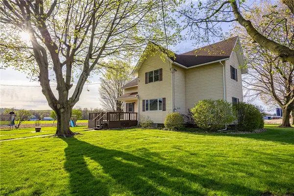 2115 Minsteed Rd, Newark, NY 14513