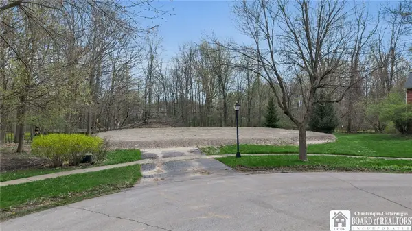 36 White Pine Court, East Amherst, NY 14051