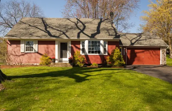29 Sandalwood Dr, Rochester, NY 14616