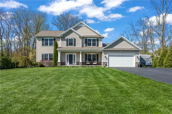 2 Calebs Trl, Spencerport, NY 14559
