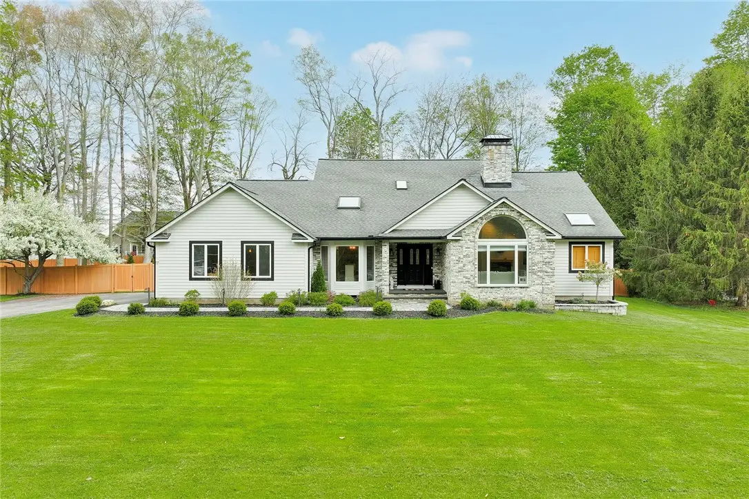 17 Crossbow Drive, Penfield, NY 14526 - #1