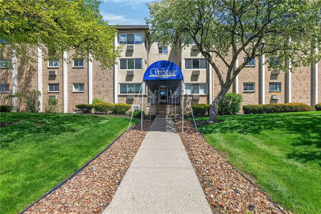 905 Westage At The Harbor, Rochester, NY 14617 - #1