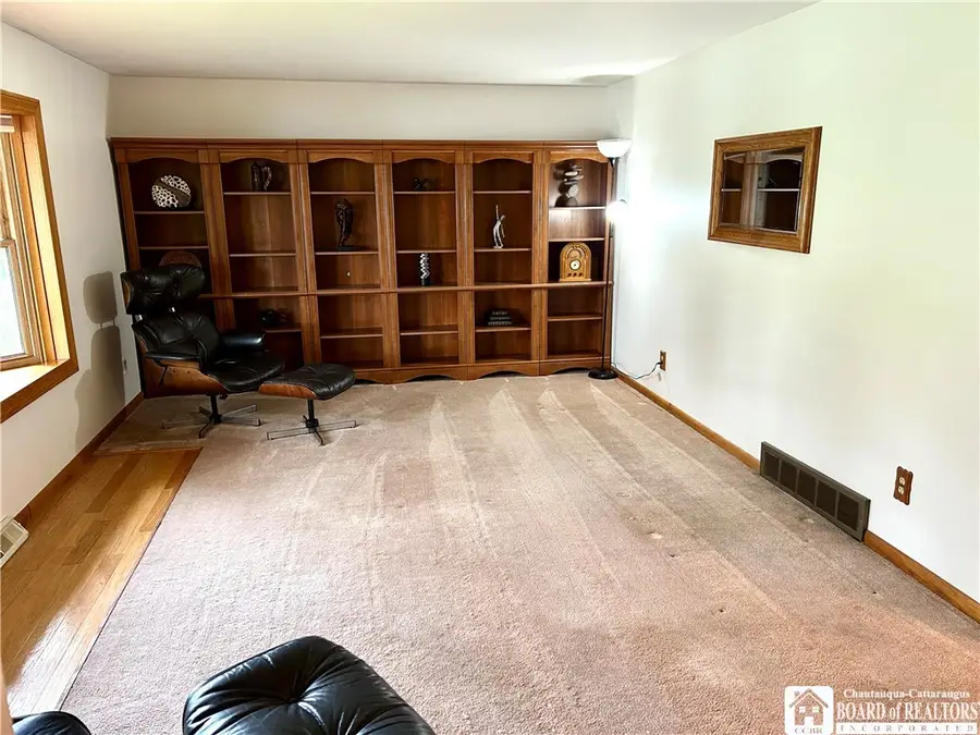 4 Oakwood Drive, Cheektowaga, NY 14227 - #3
