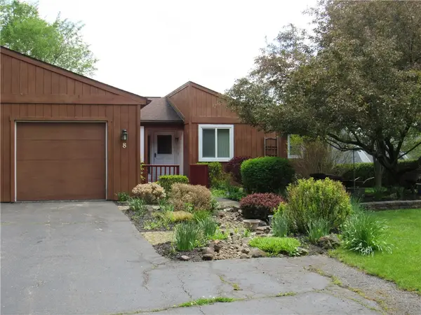 8 Hanningfield Circle, Fairport, NY 14450