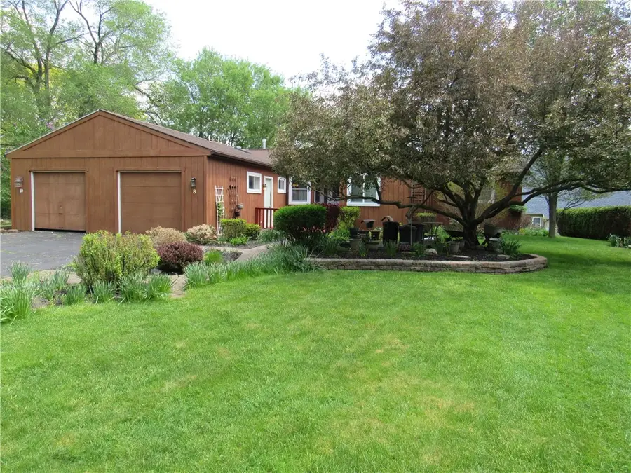 8 Hanningfield Circle, Fairport, NY 14450 - #2