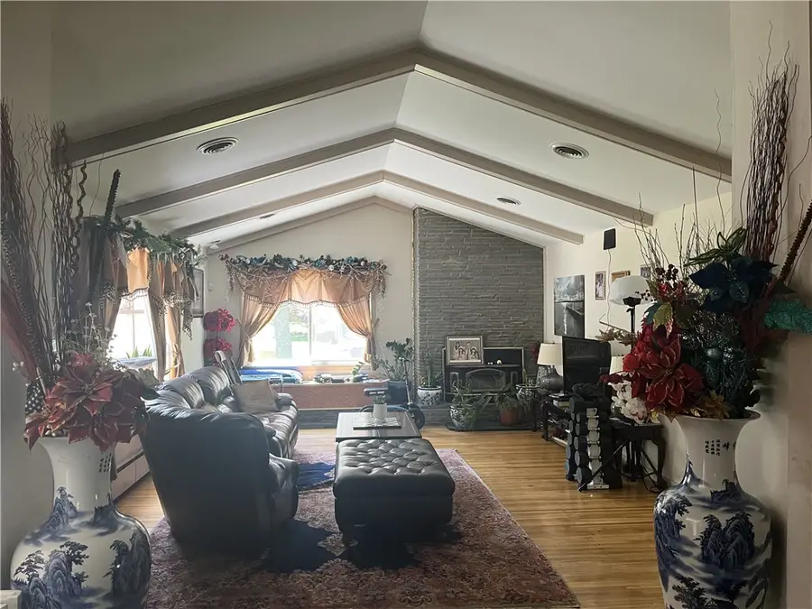 46 Larchwood Drive, Pittsford, NY 14534 - #2