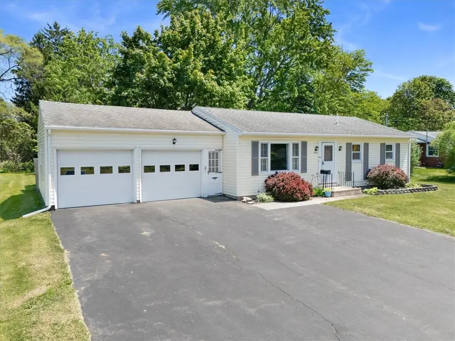 1078 Five Mile Line Road, Webster, NY 14580 - #2