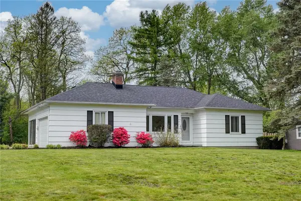 15 Lochnavar Parkway, Pittsford, NY 14534