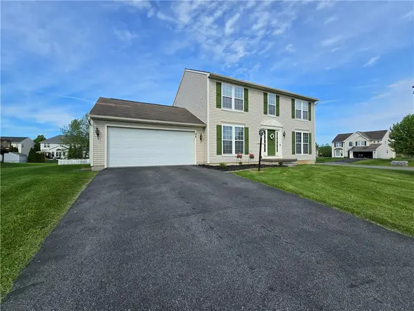 84 Goldfinch Drive, West Henrietta, NY 14586