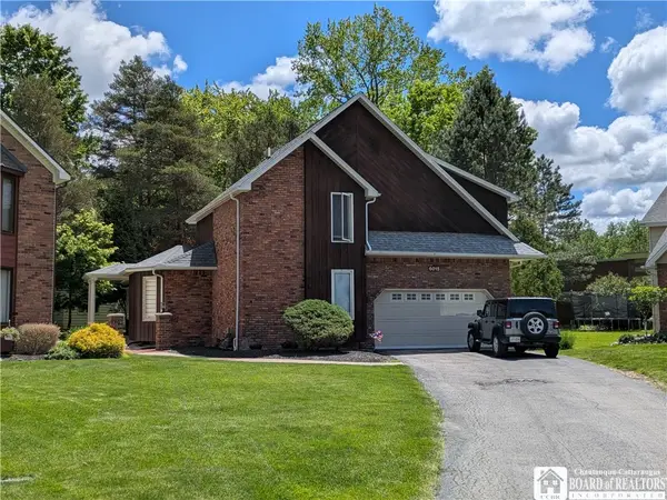 6015 Whitegate Crossing, East Amherst, NY 14051