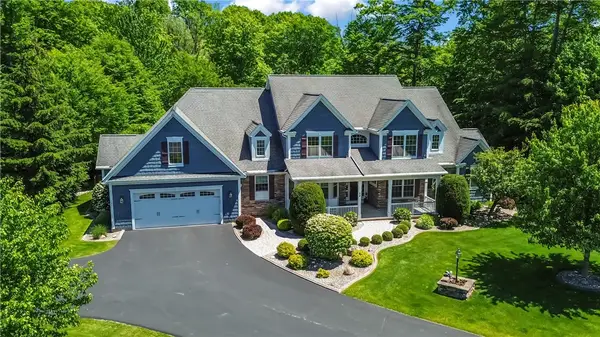 24 Whisper Creek Court, Rochester, NY 14626