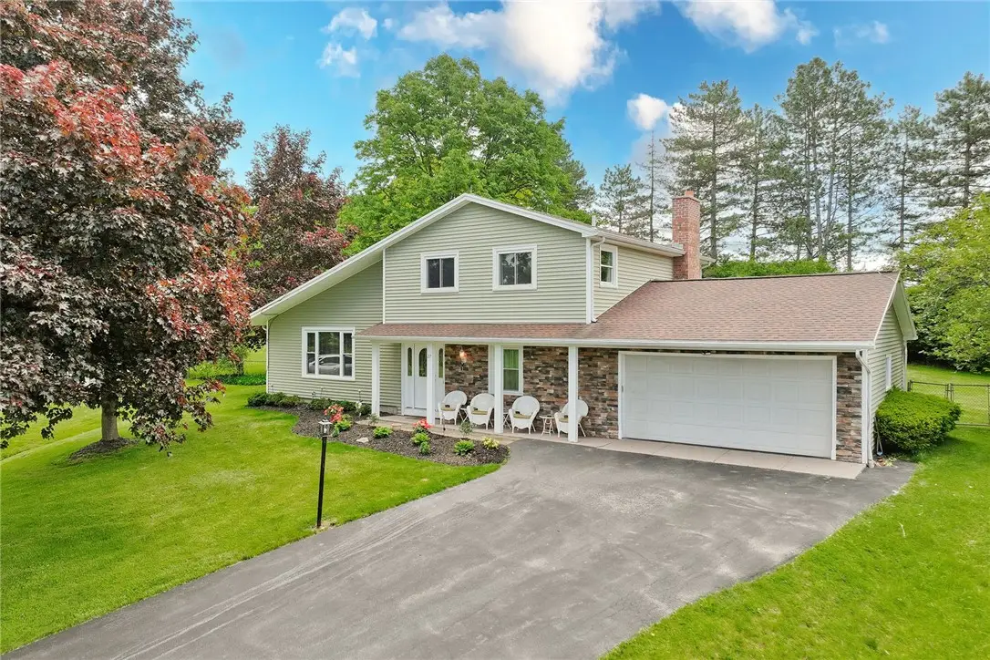 27 Center Crossing Crossing, Fairport, NY 14450 - #1