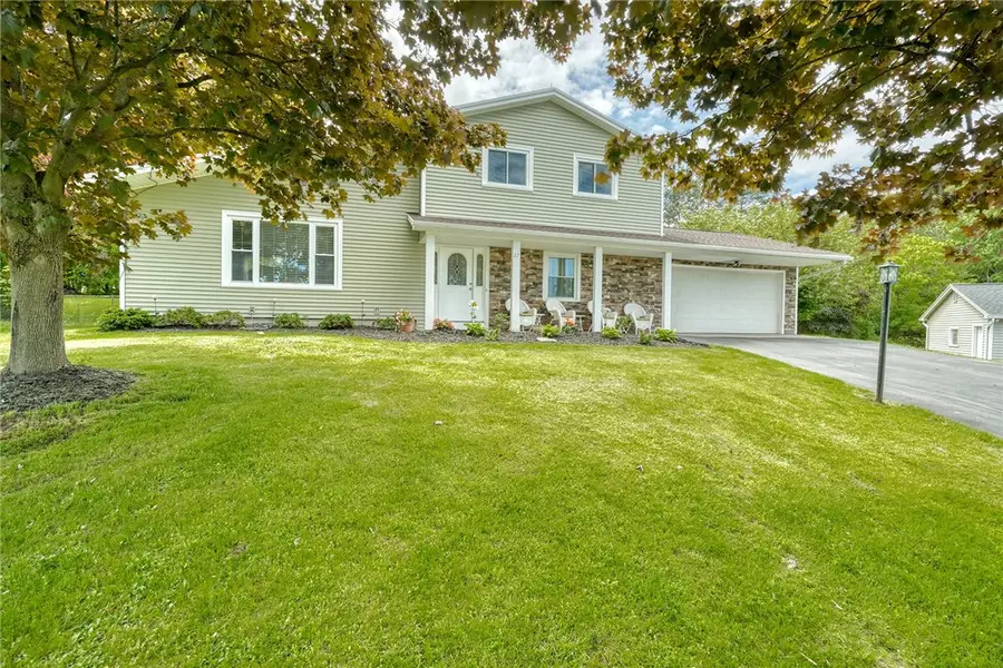 27 Center Crossing Crossing, Fairport, NY 14450 - #3