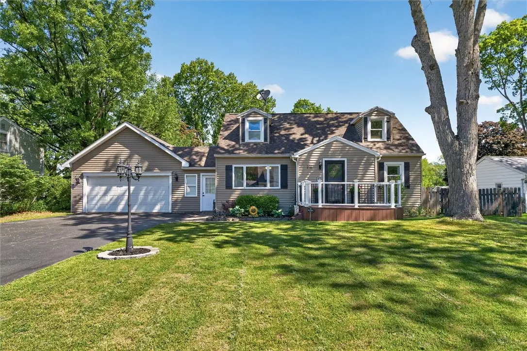 218 Oakwood Ln, Webster, NY 14580 - #1