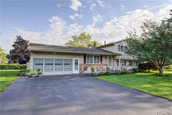 7 Flamingo Dr, Rochester, NY 14624