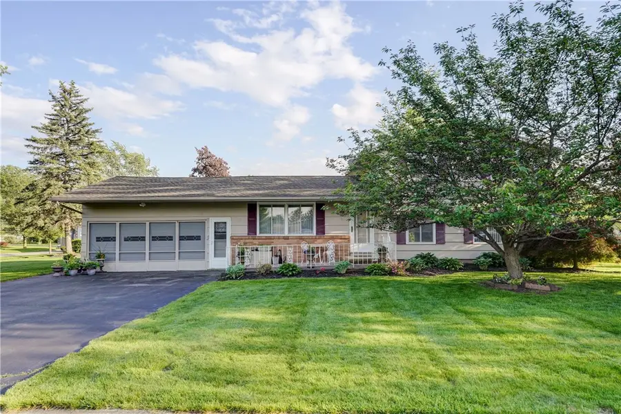 7 Flamingo Dr, Rochester, NY 14624 - #2