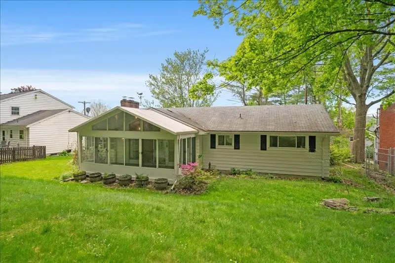 916 Chestnut Lane, Vestal, NY 13850 - #2