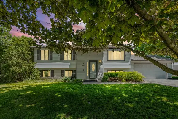 8 Kinmont Drive, Rochester, NY 14612