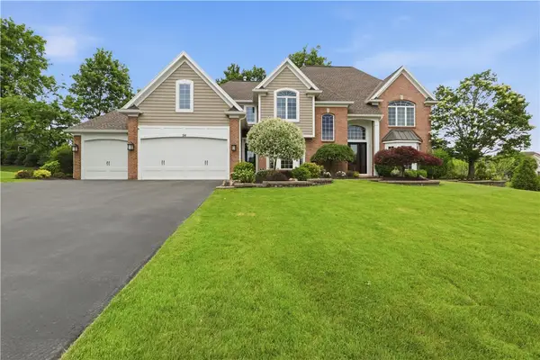24 Mount Liberty Dr, Penfield, NY 14526