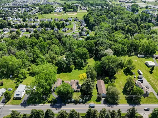 610 Webster Rd, Webster, NY 14580