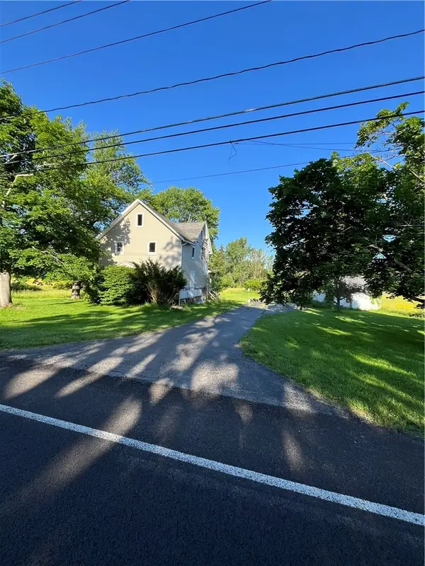 6705 E Townline Road, Williamson, NY 14589