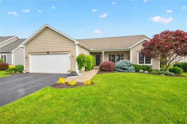 42 Peaceful Harbor Ln, Webster, NY 14580