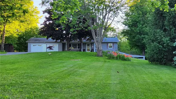 7383 Lakeside Road, Ontario, NY 14519