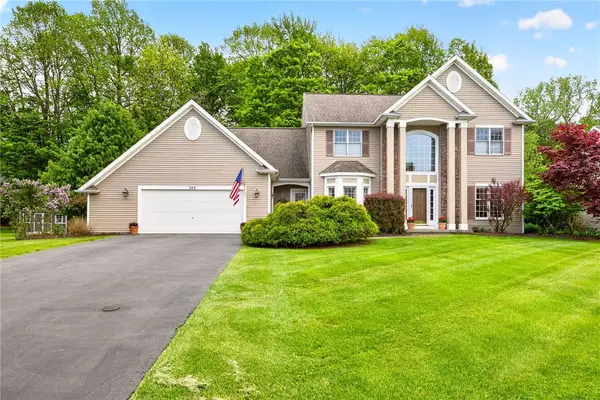745 Hailey Dr, Webster, NY 14580