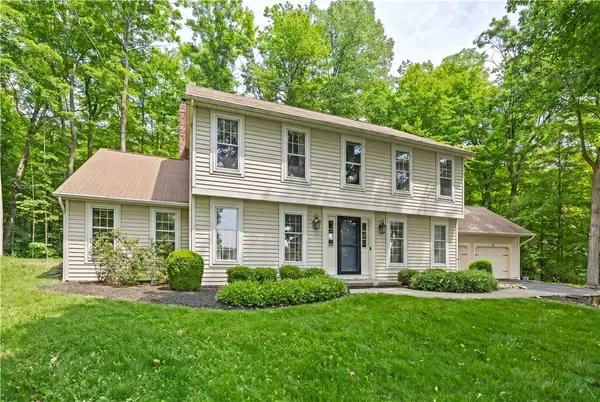 32 Summit Oaks, Pittsford, NY 14534
