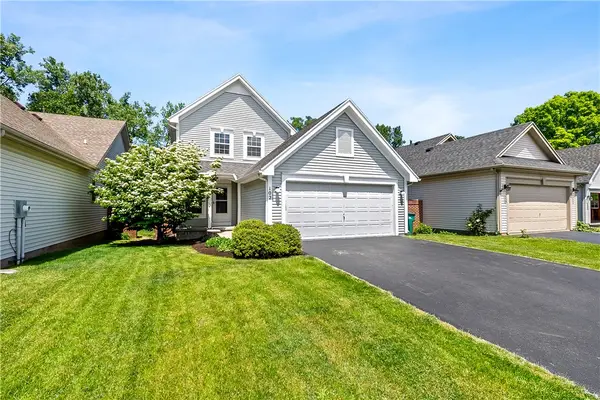 102 Cranbrook Ter, Webster, NY 14580