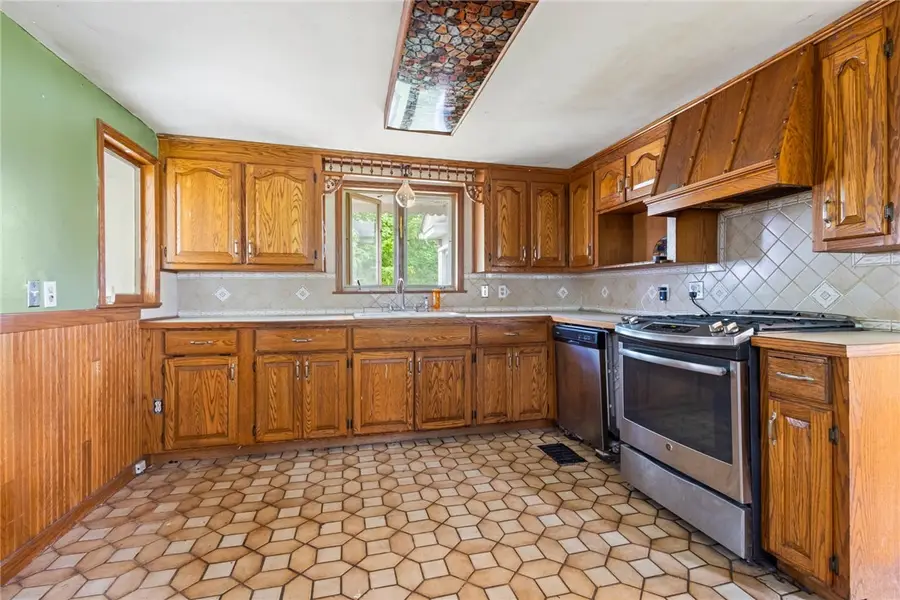 9283 S Street Road, Le Roy, NY 14482 - #3