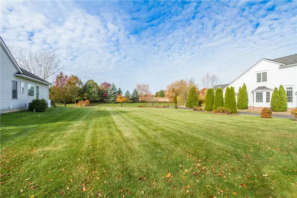 10 Settlers Green, Pittsford, NY 14534