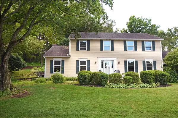 5 Wandering Trail, Pittsford, NY 14534